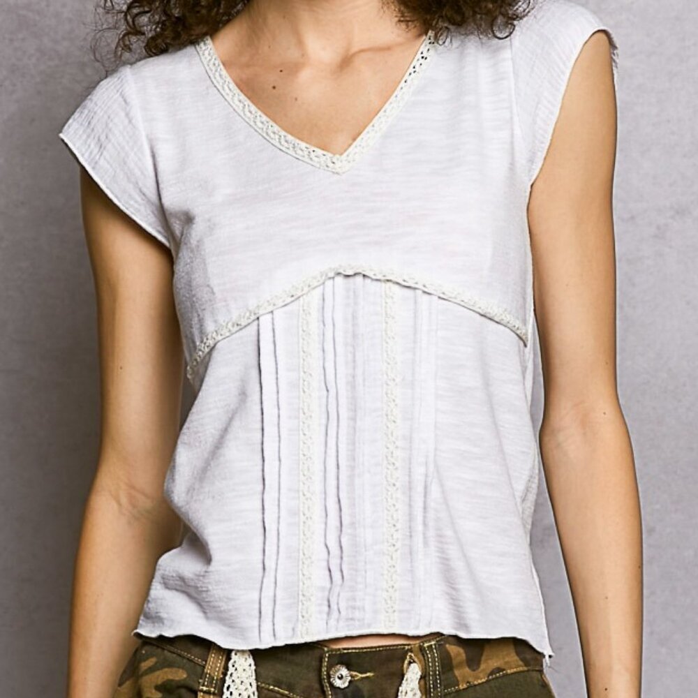 NWT POL Textured Knit V-Neck Crochet Trim Top – Boho Empire Seam Blouse